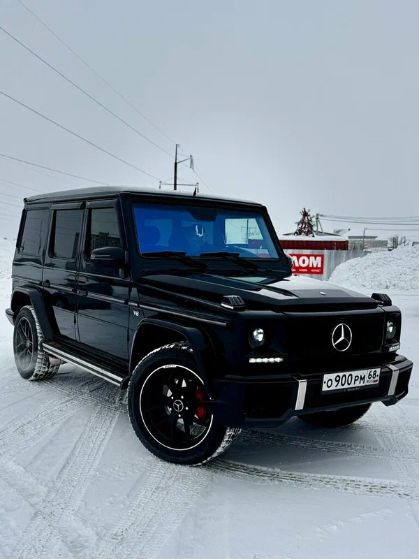 Mercedes G-Class зимой у детейлинг-центра